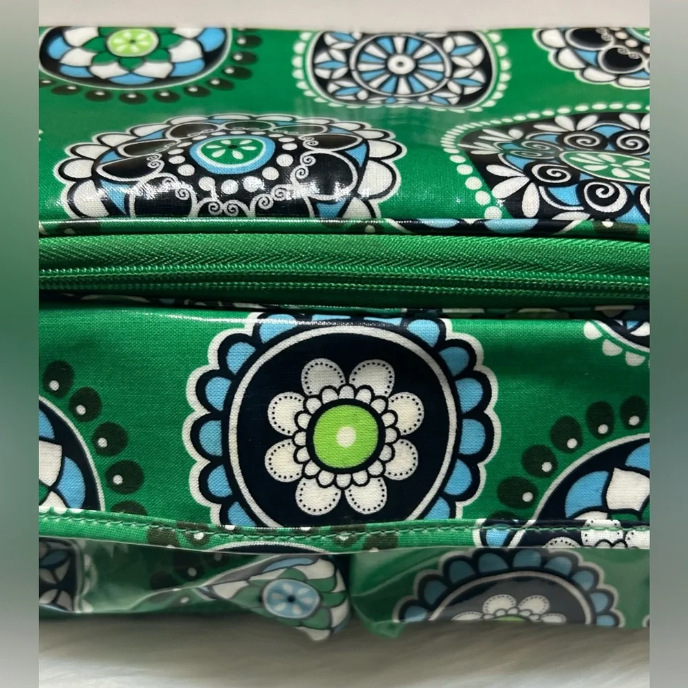 Vera Bradley Cupcakes Green Mini Cooler Lunch Snack Adjustable Strap